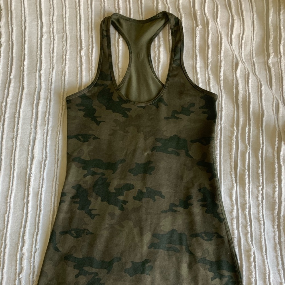 Lululemon workout tops - Camo Pattern